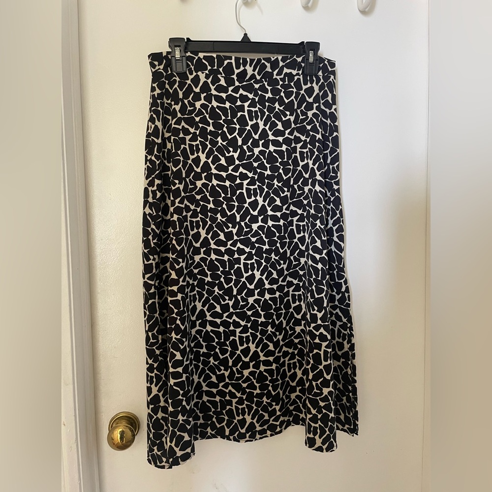 Black and white knee length skirt from SHEIN size L